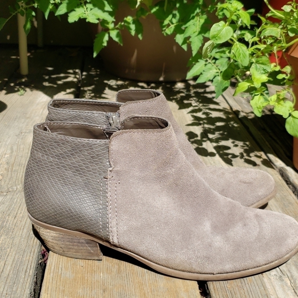 BASS NINA SHORT BOOTIE 8 suede snakeskin
